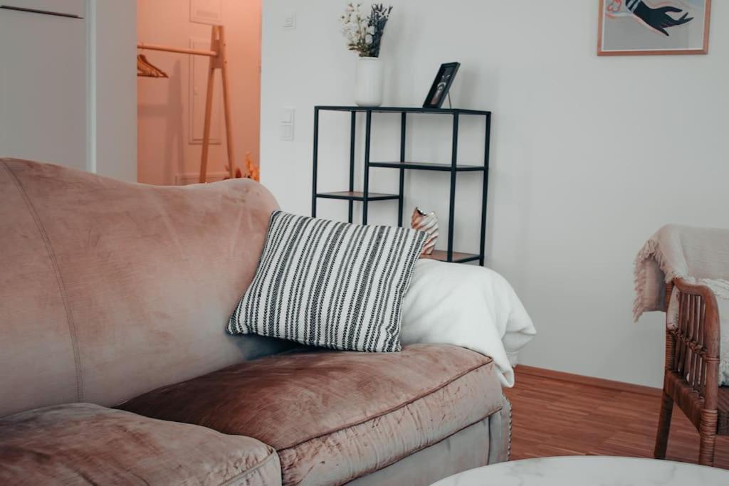Modern 2 R-apartment/netflix/fitness/billiard Apartment
